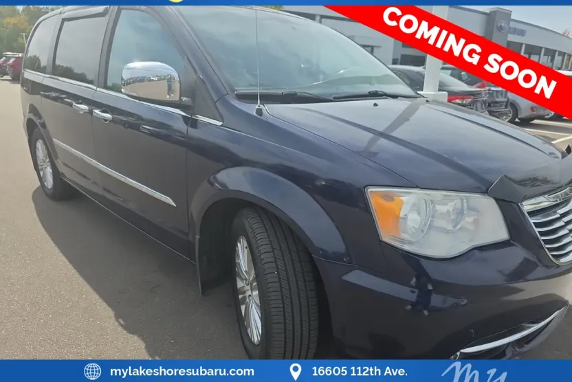 2013 Chrysler Town & Country photo 1