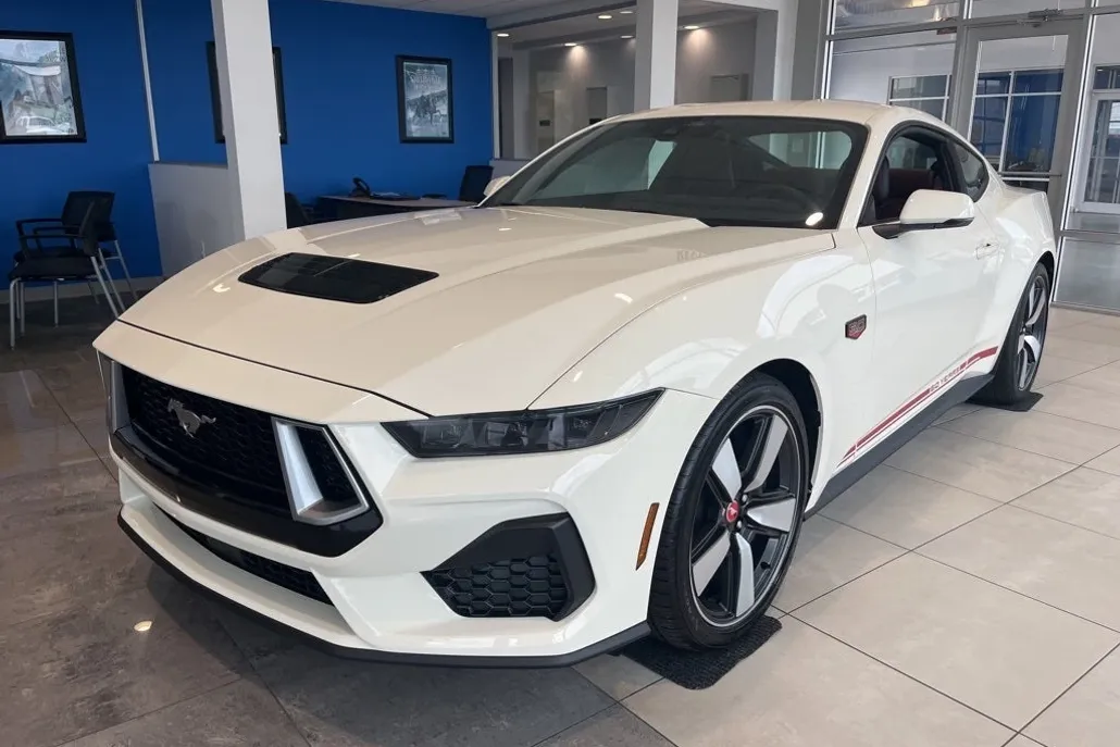 2025 Ford Mustang GT Premium photo 1