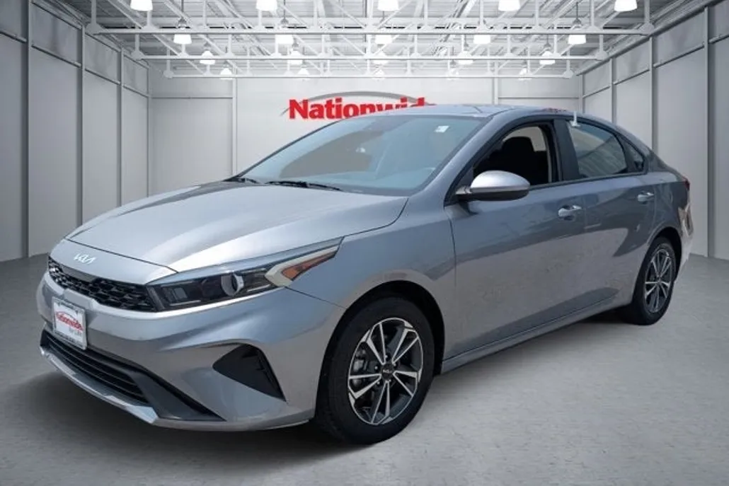 2024 Kia Forte LXS photo 1