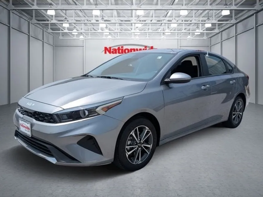 2024 Kia Forte LXS photo 1