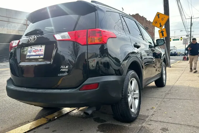 2014 Toyota RAV4 XLE Sport photo 1