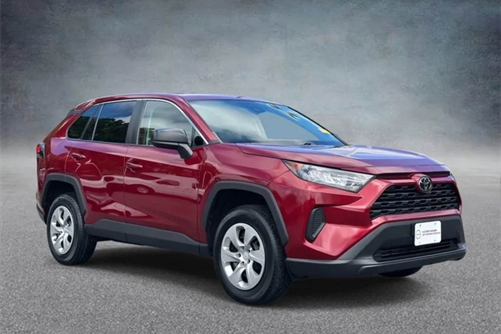 2022 Toyota RAV4 LE photo 1