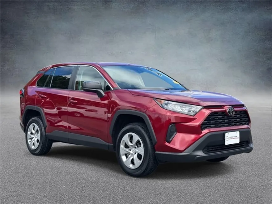 2022 Toyota RAV4 LE photo 1