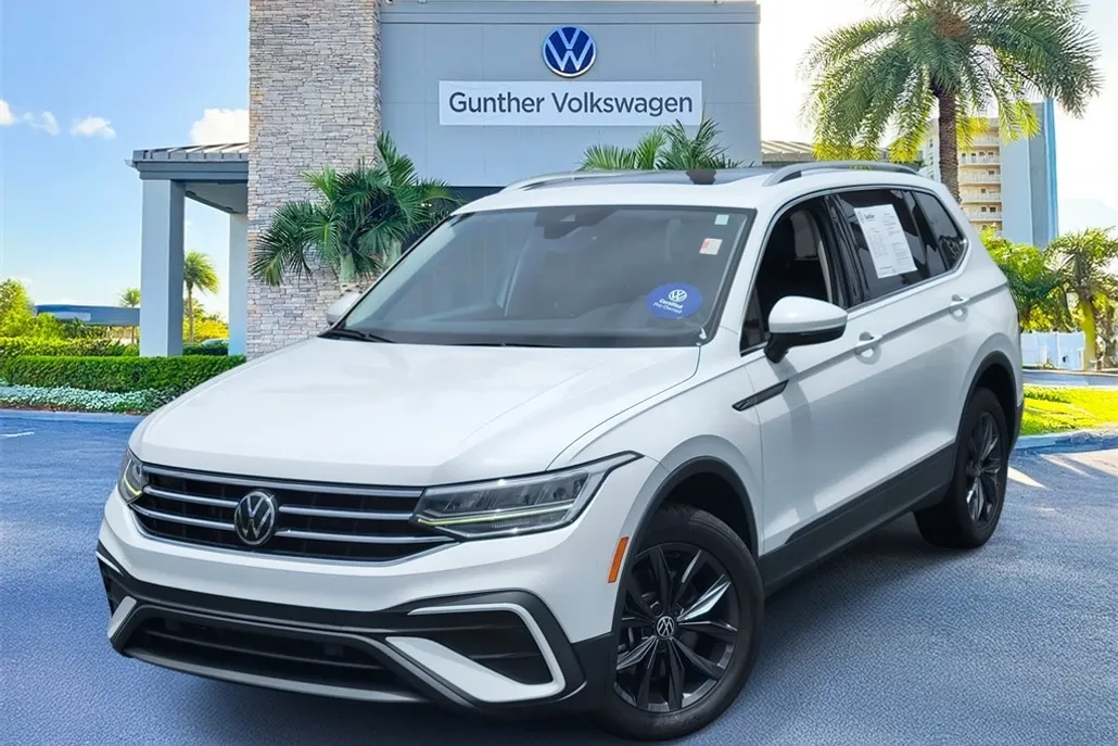 2022 Volkswagen Tiguan SE photo 1