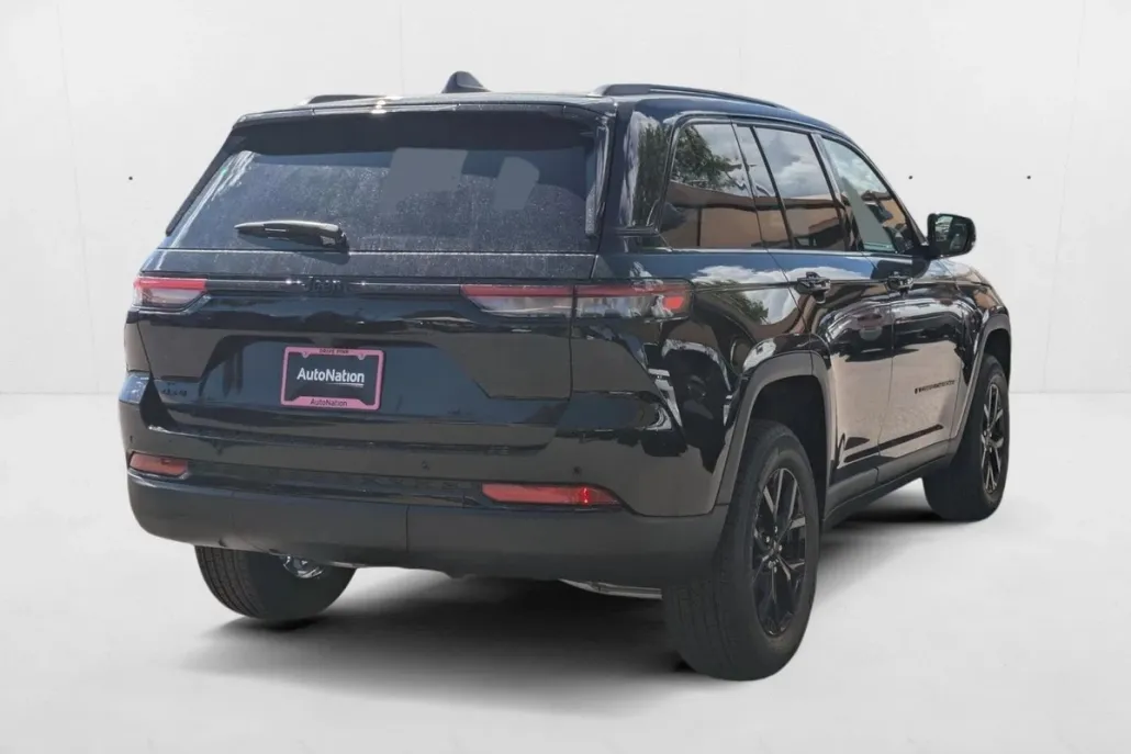 2025 Jeep Grand Cherokee Altitude photo 1