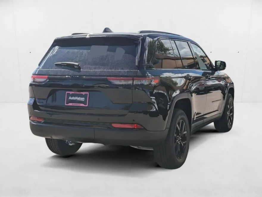 2025 Jeep Grand Cherokee Altitude photo 1