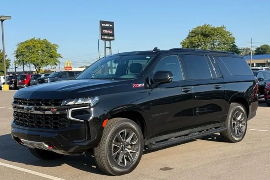 2021 Chevrolet Suburban Z71 photo 1
