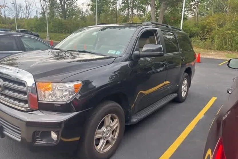 2017 Toyota Sequoia SR5 photo 1