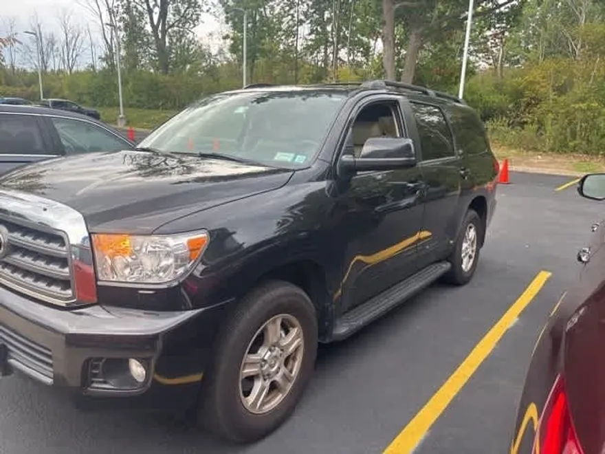 2017 Toyota Sequoia SR5 photo 1