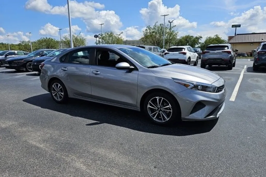 2023 Kia Forte LXS photo 1
