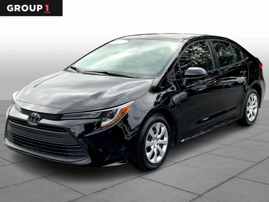 2024 Toyota Corolla LE photo 1