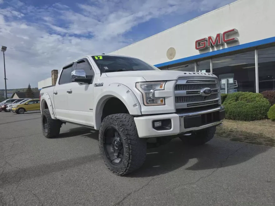 2017 Ford F-150 Platinum photo 1