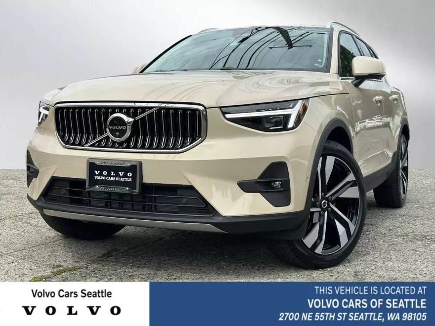 2025 Volvo XC40 Plus photo 1