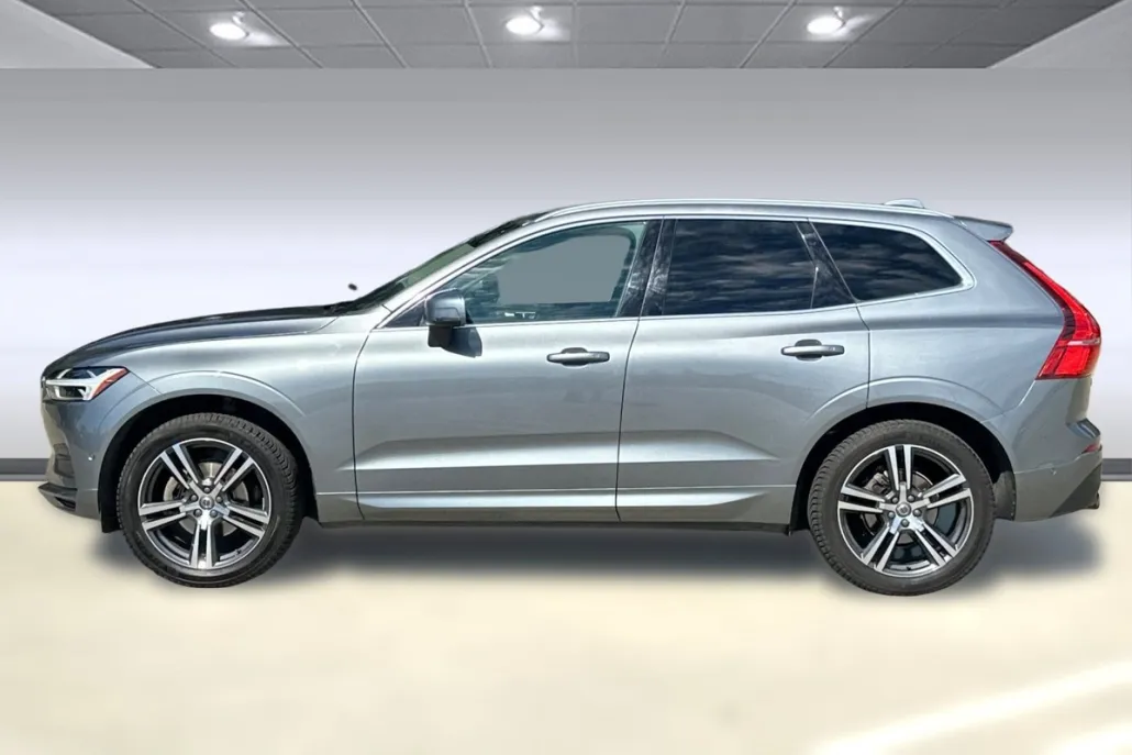 2019 Volvo XC60 T5 Momentum photo 1