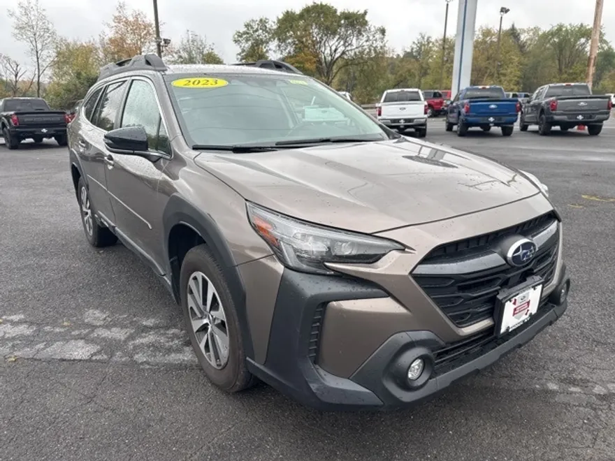 2023 Subaru Outback Premium photo 1
