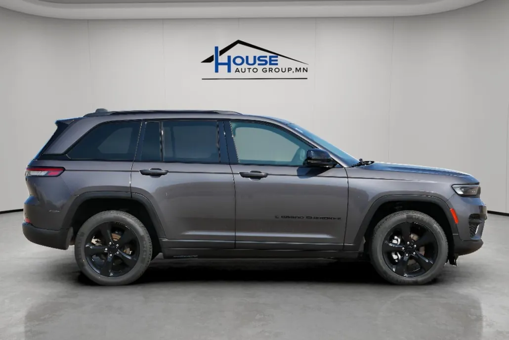 2023 Jeep Grand Cherokee Altitude photo 1