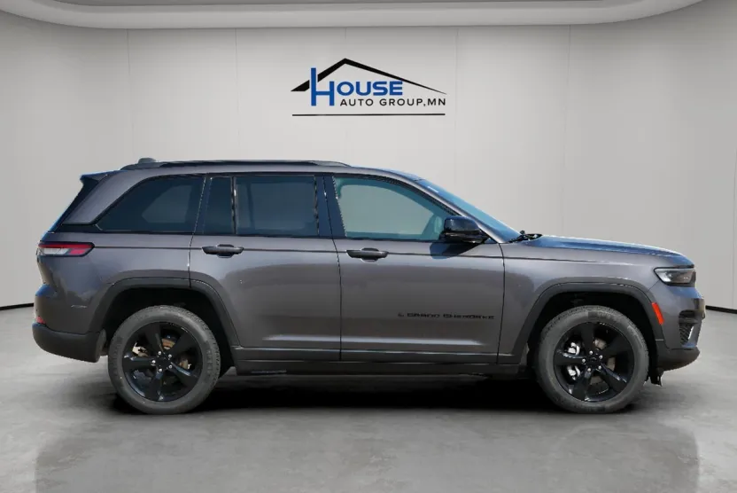 2023 Jeep Grand Cherokee Altitude photo 1
