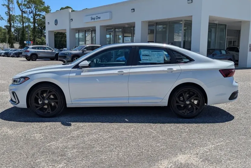 2025 Volkswagen Jetta 1.5T SE photo 1