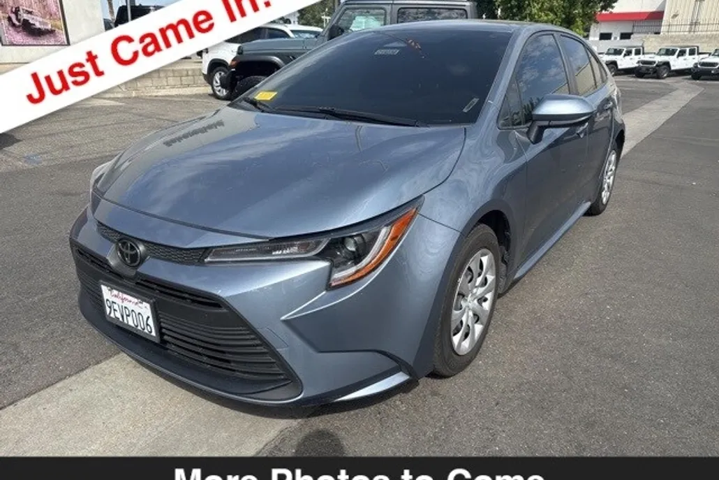 2023 Toyota Corolla LE photo 1