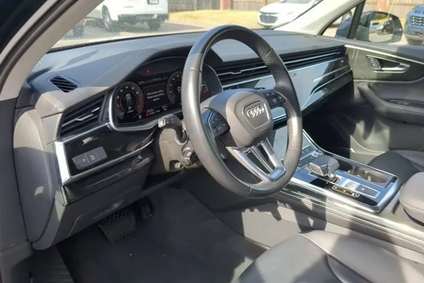 2024 Audi Q7 45 Premium Plus photo 1