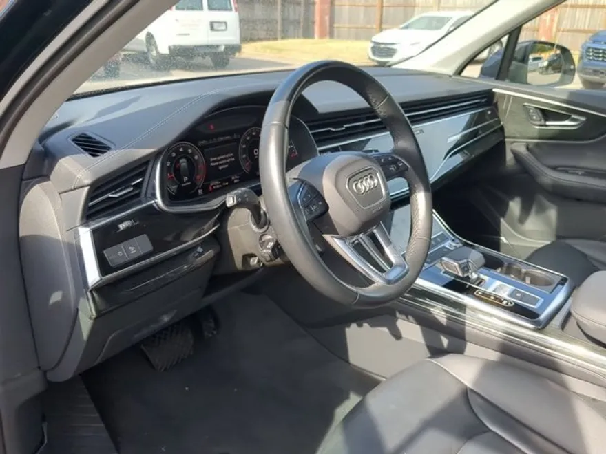 2024 Audi Q7 45 Premium Plus photo 1