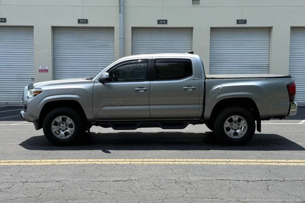2020 Toyota Tacoma SR5 photo 1