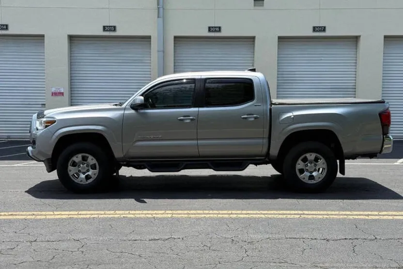 2020 Toyota Tacoma SR5 photo 1