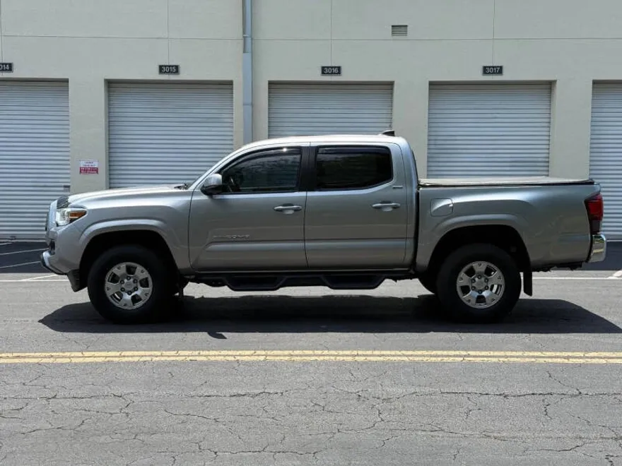2020 Toyota Tacoma SR5 photo 1