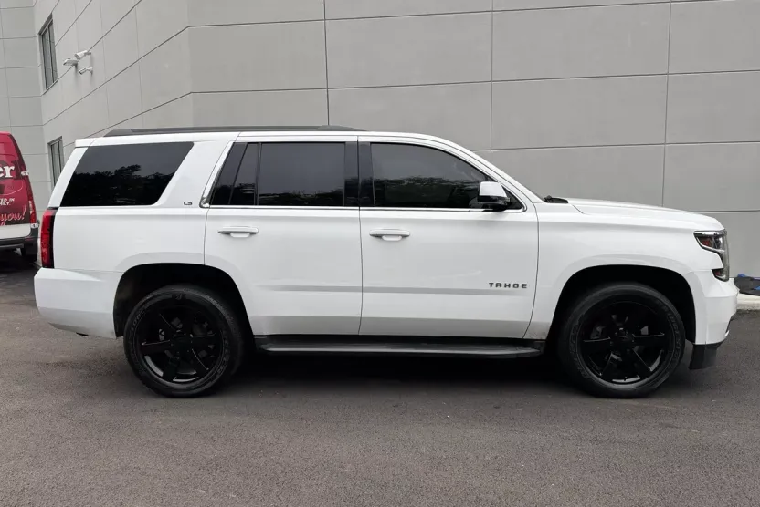 2016 Chevrolet Tahoe LS photo 1