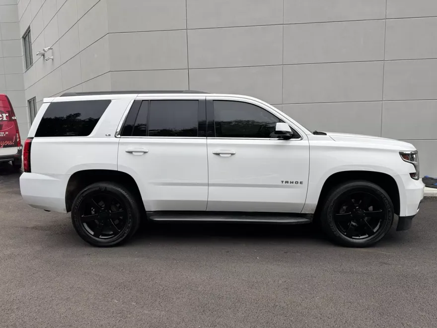 2016 Chevrolet Tahoe LS photo 1