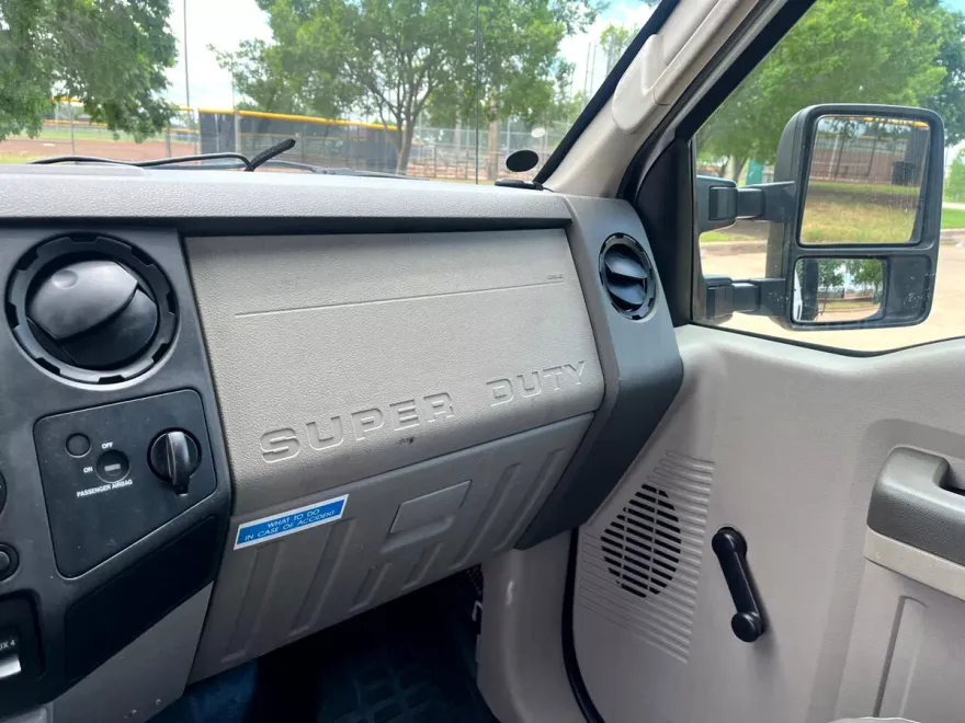 2009 Ford F-550 XLT photo 22