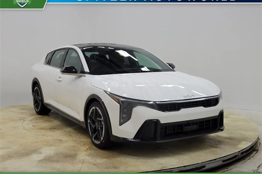 2025 Kia K4 GT-Line photo 1