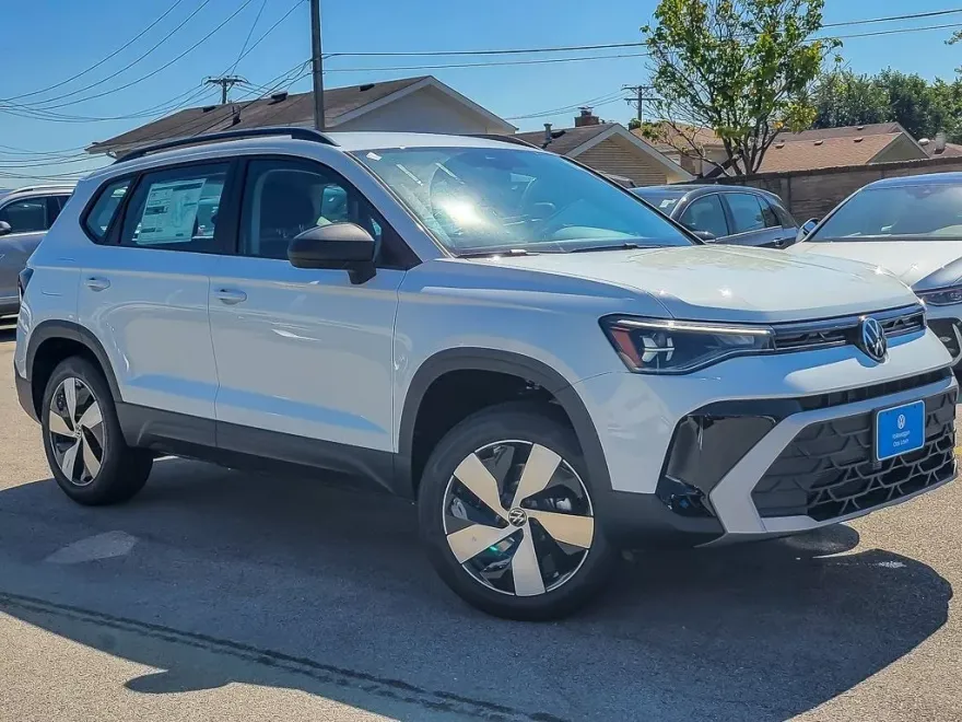 2025 Volkswagen Taos S photo 1