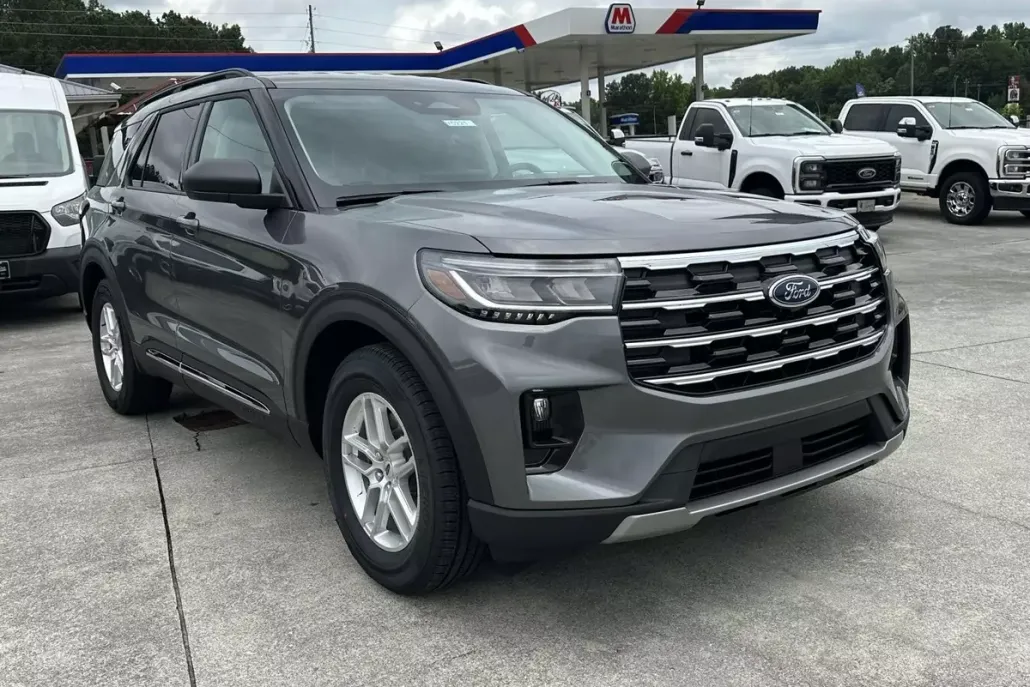 2025 Ford Explorer photo 1