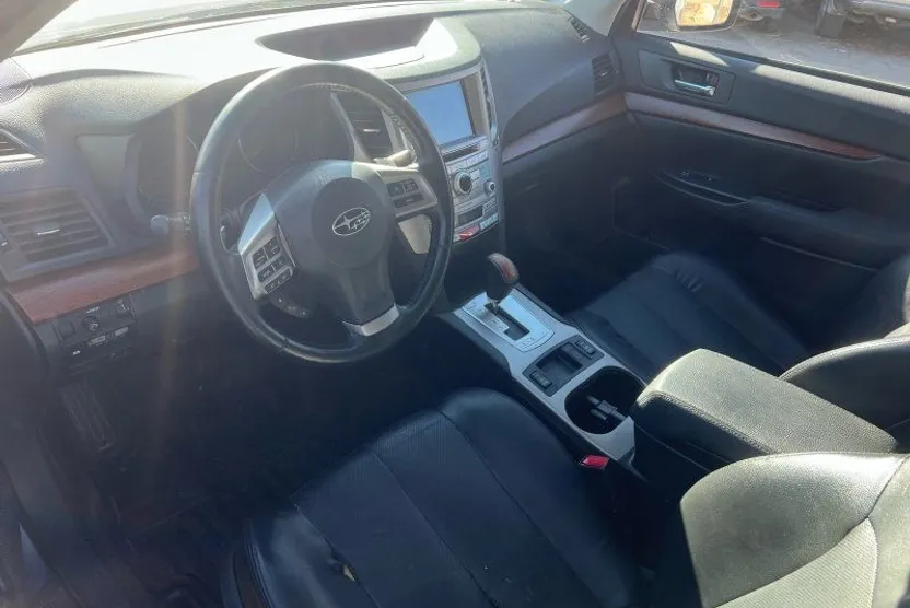 2013 Subaru Outback 2.5i Limited photo 1