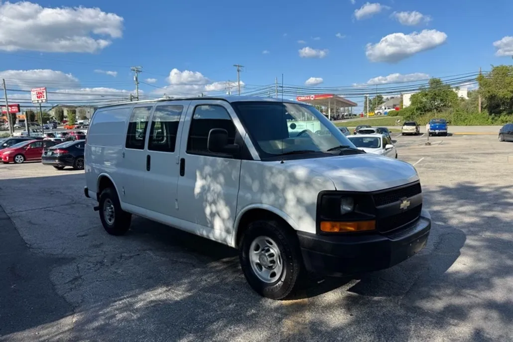 2011 Chevrolet Express 2500 Cargo photo 1