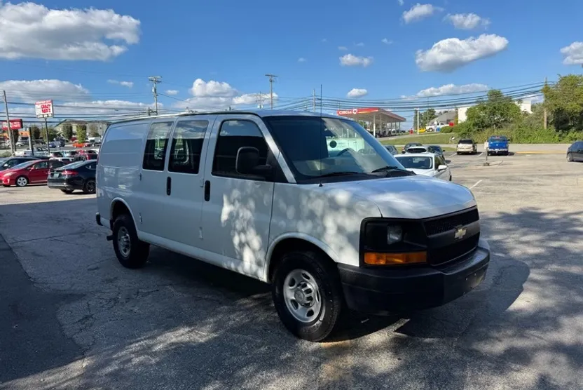 2011 Chevrolet Express 2500 Cargo photo 1