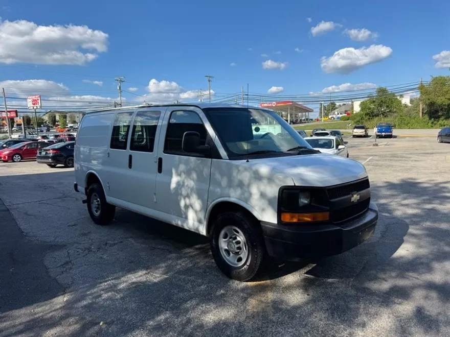 2011 Chevrolet Express 2500 Cargo photo 1