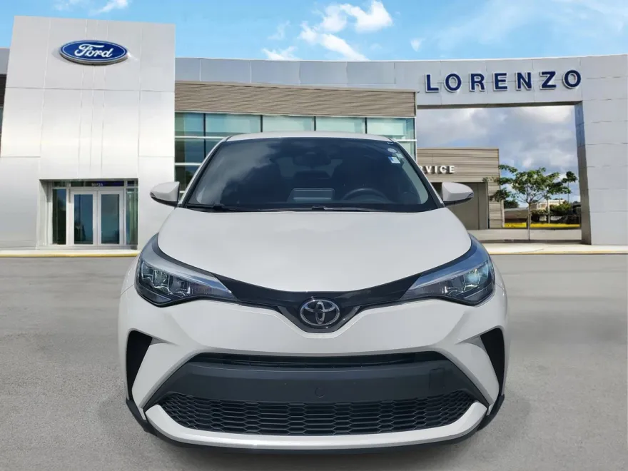 2021 Toyota C-HR LE photo 1