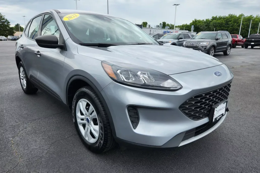 2022 Ford Escape S photo 1