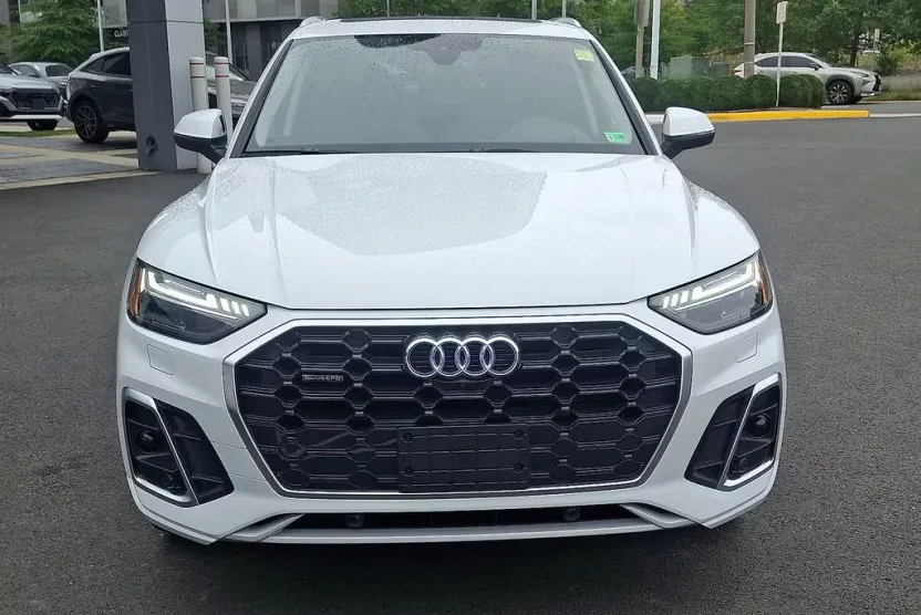 2024 Audi Q5 45 S line Prestige photo 1