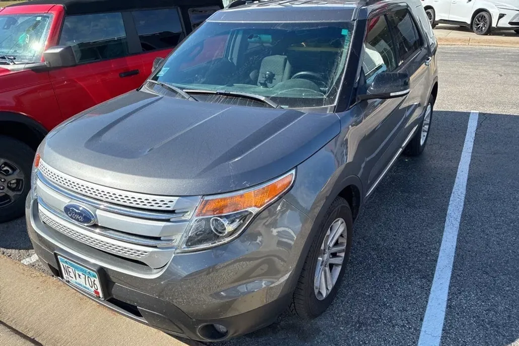 2014 Ford Explorer XLT photo 1