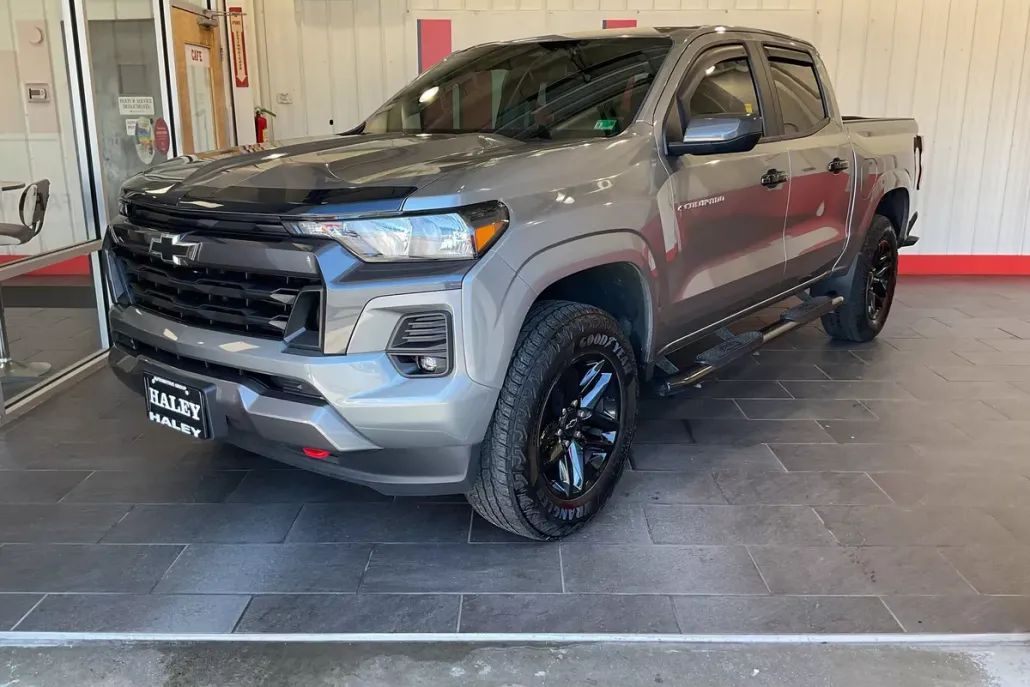 2023 Chevrolet Colorado LT photo 1