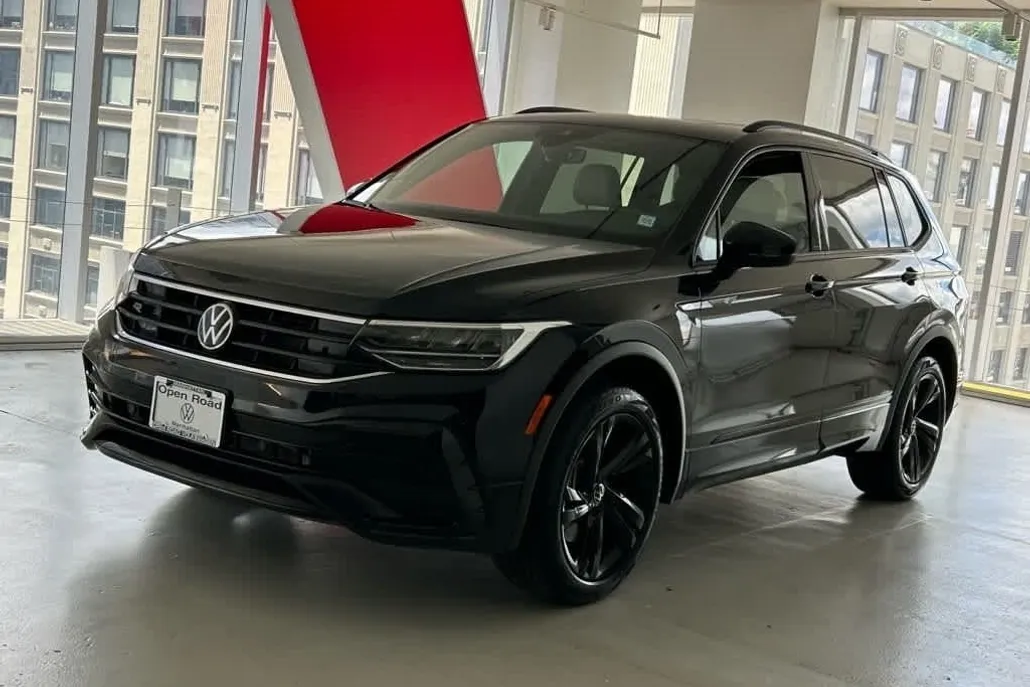 2024 Volkswagen Tiguan SE R-Line Black photo 1