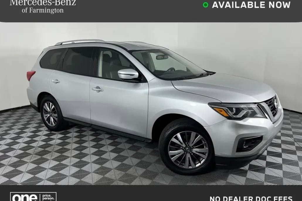 2019 Nissan Pathfinder SL photo 1