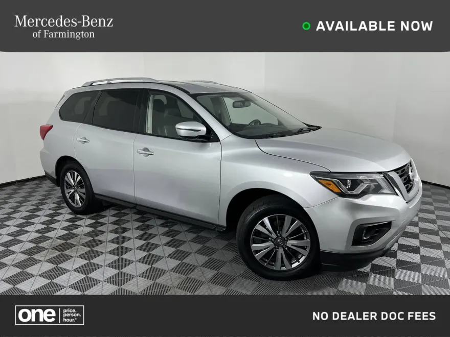 2019 Nissan Pathfinder SL photo 1