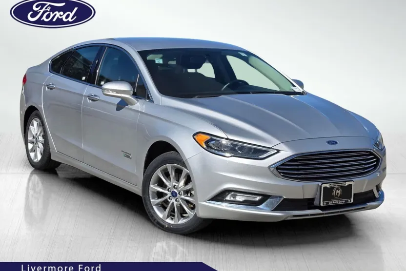 2017 Ford Fusion Energi SE photo 1