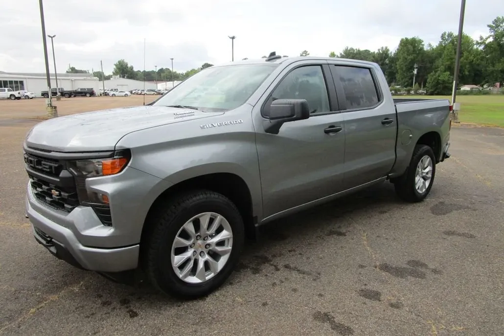 2026 Chevrolet Silverado 1500 Custom photo 1