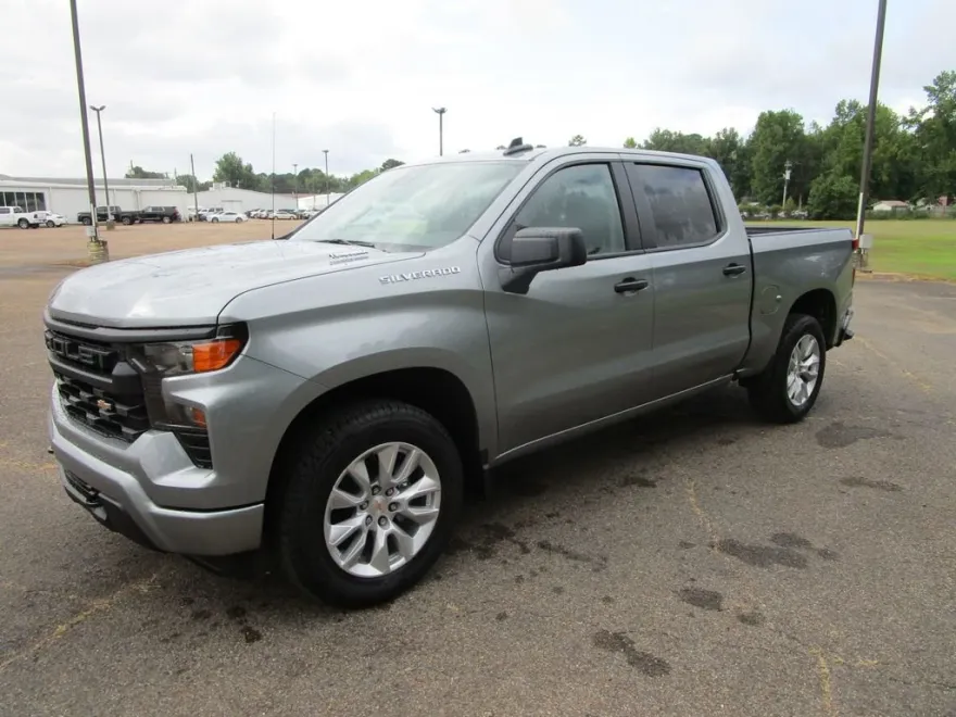 2026 Chevrolet Silverado 1500 Custom photo 1