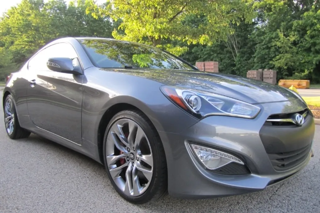 2016 Hyundai Genesis Coupe R-Spec photo 1